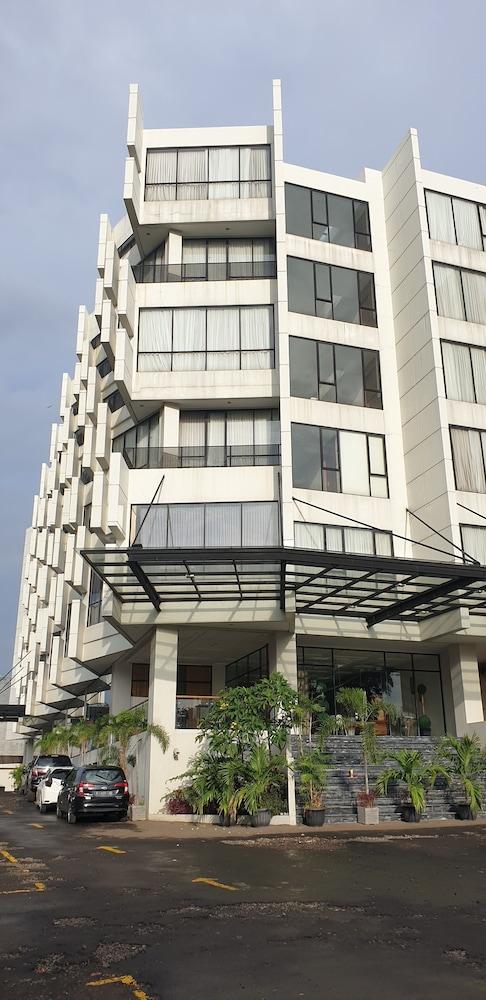 Rivoli Hotel Jakarta Exterior photo