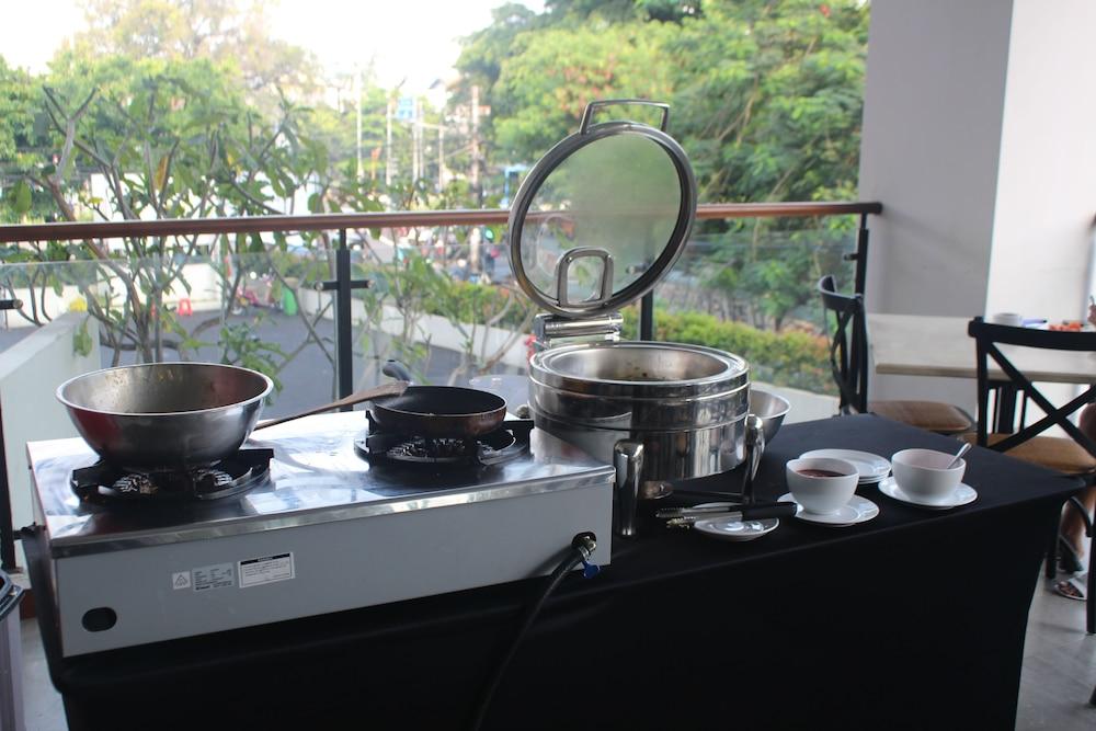 Rivoli Hotel Jakarta Exterior photo