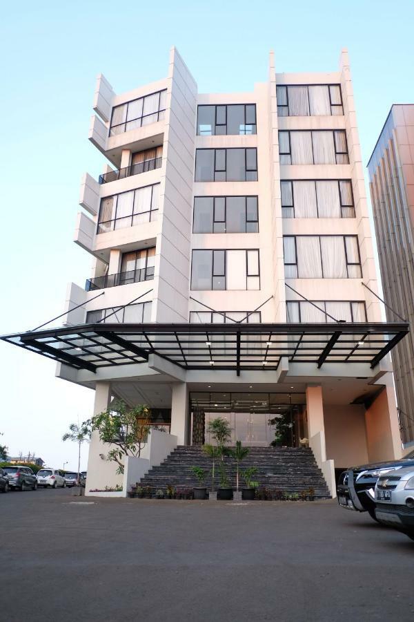 Rivoli Hotel Jakarta Exterior photo