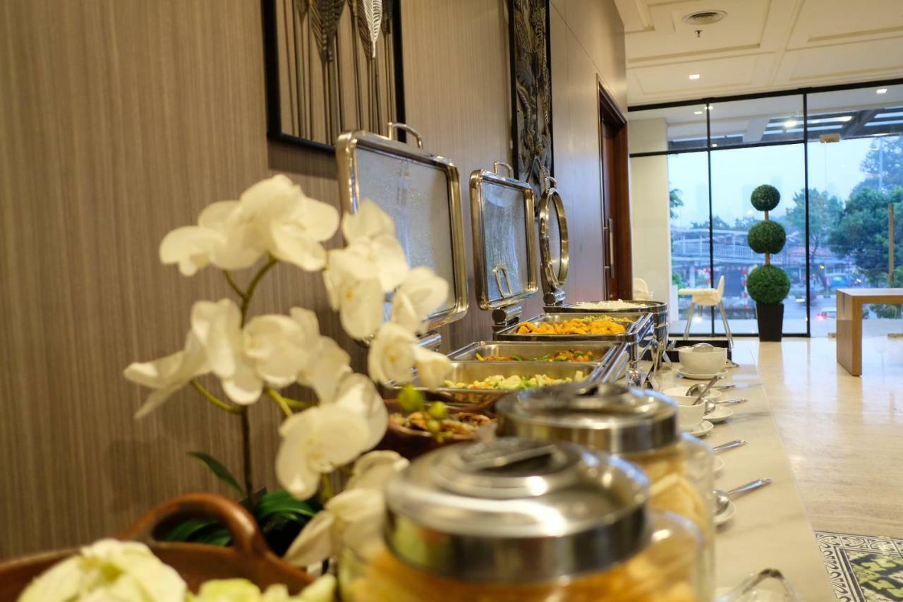 Rivoli Hotel Jakarta Exterior photo