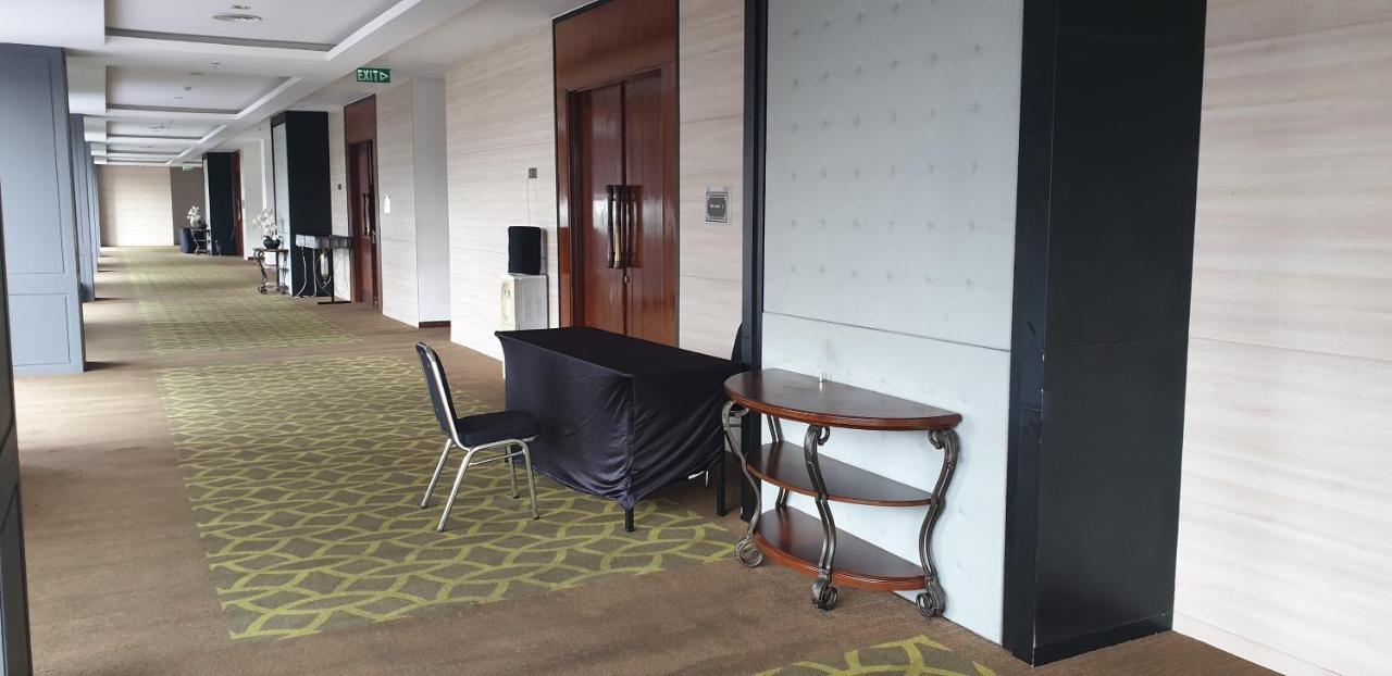 Rivoli Hotel Jakarta Exterior photo